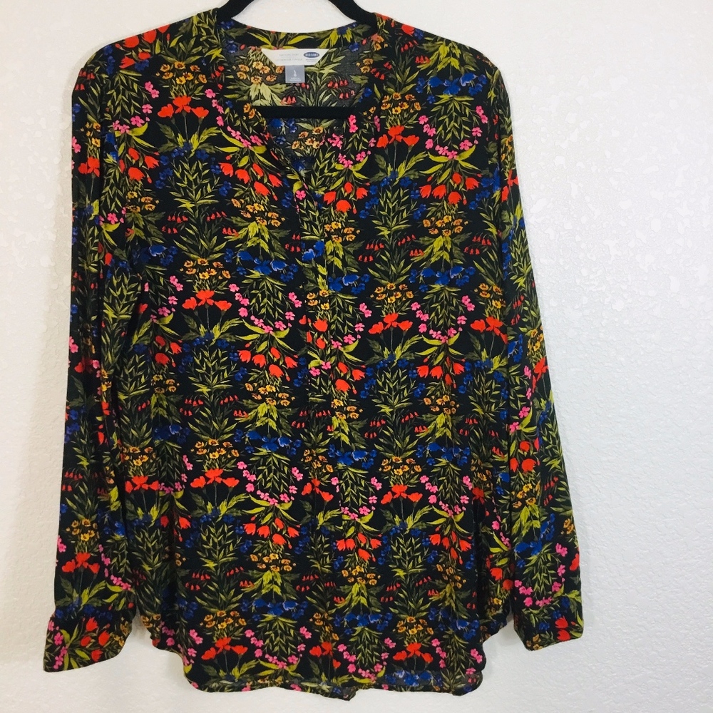 🐾 Old Navy beautiful floral top sz L